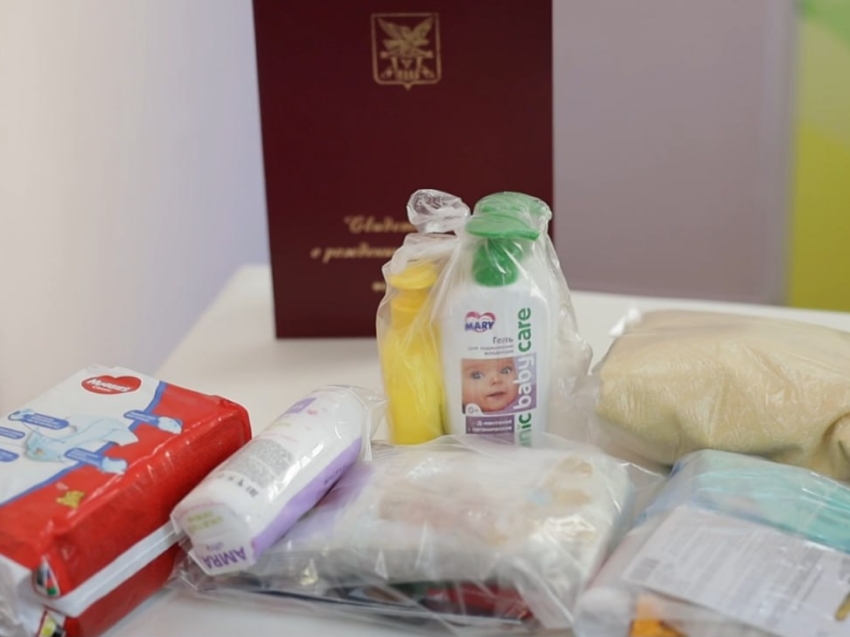 Забайкальские семьи с начала года получили более 8,5 тысячи подарков для новорожденных